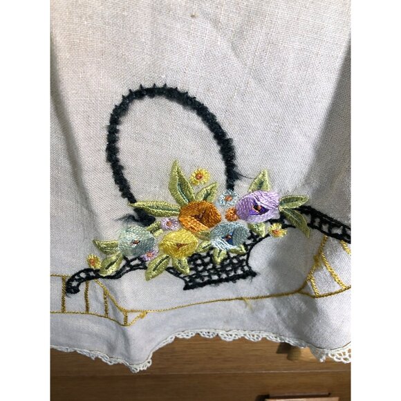 Vintage Table Center Piece Hand-Embroidered Linen Topper Floral Basket Lace Edge - Picture 9 of 14